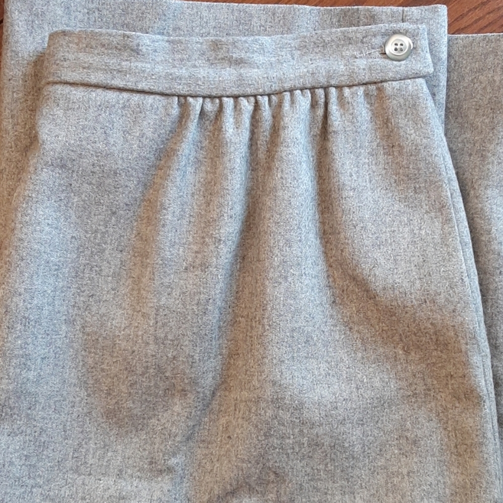 Pendleton size 14 100% virgin wool pencil skirt